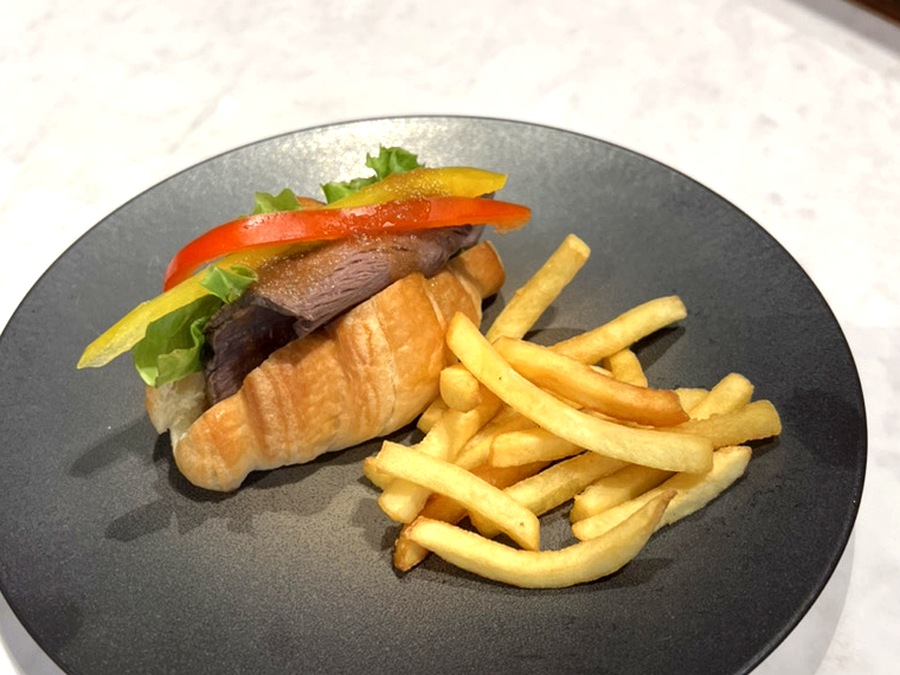 カーンズチョコ 和牛ローストビーフサンド